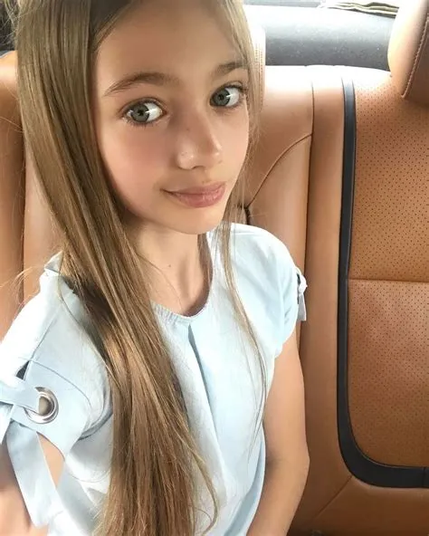 Yana on Instagram: “👀 #yanakozlova @jr_junior2017 👚”