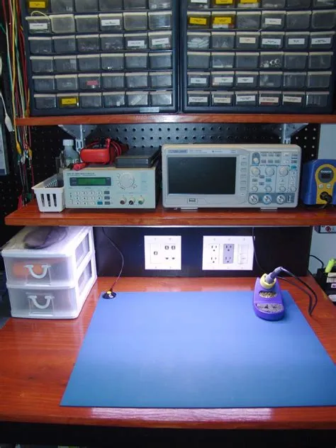 DIY electronics workbench | Electronic workbench, Electronics projects ...
