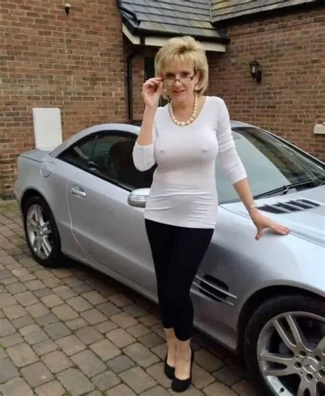 von Mrosy auf Pins by you | Reife damen, Frau, Erotisch