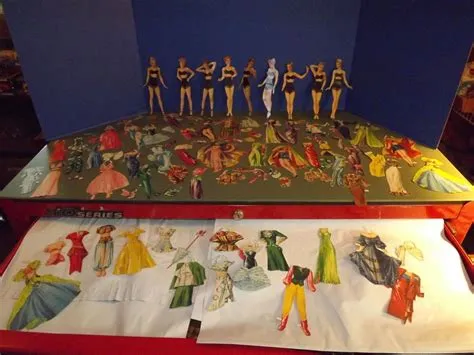 Vintage 1940s Pinup Fashion Model Paper Dolls 9 Figures/85 Pcs Cloth ...