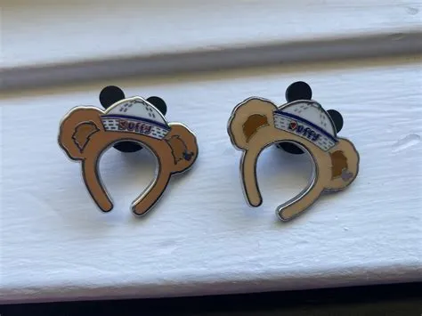 Real vs. fake : r/DisneyPins