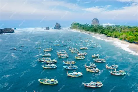 Premium Photo | Beautiful papuma beach with traditional boats