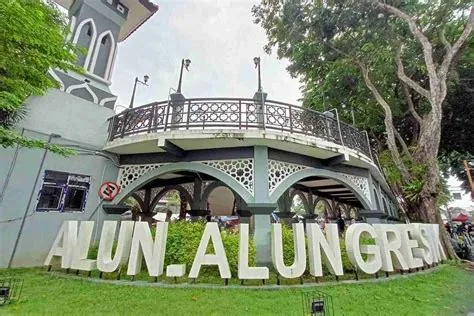 Alun-Alun Gresik, Destinasi Menarik dengan Citra Islami