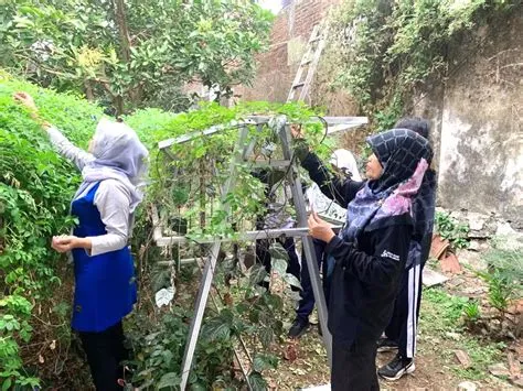 Bunga Telang Jadi Produk Unggulan Program Tosa SMPN 7 Jember - Radar Jember