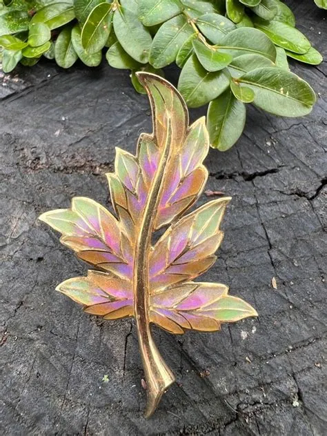 Leaf brooch - Gem