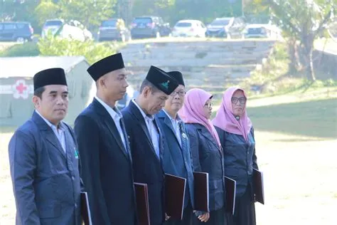 UIN KHAS Jember Beri Penghargaan Mahasiswa dan Pegawai saat Upacara HUT ...