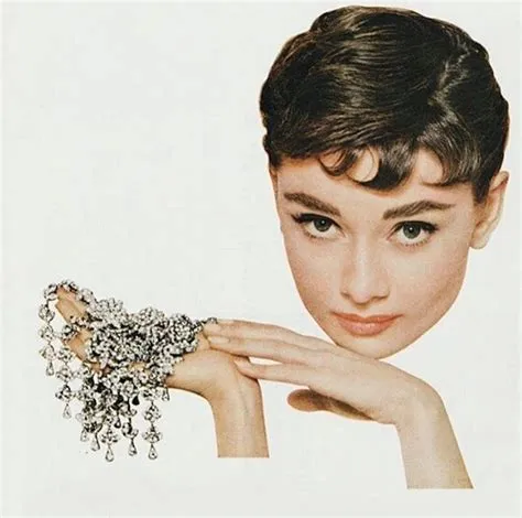 by 𝐀𝐋𝐈𝐂𝐄 on Audrey hepburn