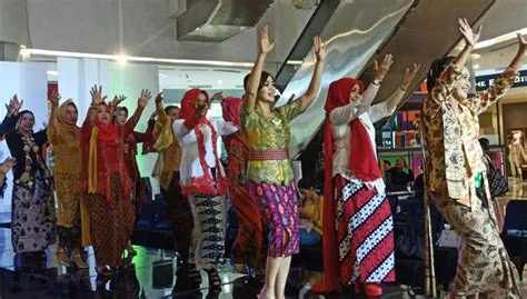 Karya Kain Tradisional Hingga Hutan Tropis Meriahkan Pembukaan JFS 5.0 ...