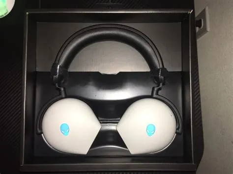 Alienware 920H Wireless Headset Review: Otherworldly Design Meets ...