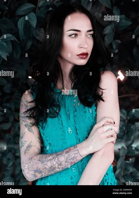 Pretty girl with tattoos hi-res stock photography and images - Alamy