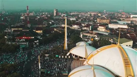 Sholat ied 1444H di alun alun Jember - Drone 2023 - YouTube
