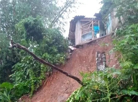 Bogor Hujan Deras, Tebing 15 Meter Longsor : Okezone Megapolitan