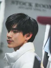 by claudia tacu on Guardado rápido | Solid color backgrounds, Dark ...