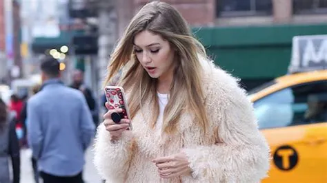 These Jobs Get The Most Right-Swipes On Tinder - Grazia