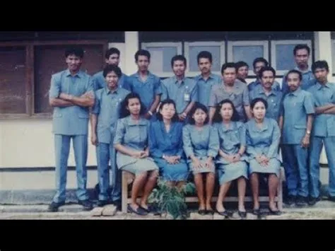 Seragam Guru dan Murid Tempo Doeloe jadul jaman dahulu - YouTube