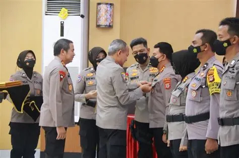 Penyamatan Pin Dan Piagam Penghargaan VICVAPA BRAHMAGOLA Kepada Kapolda ...