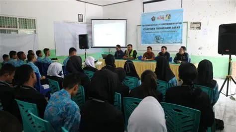Siswa SMKN 3 Tanah Grogot Disambangi PWI Paser dan PT Pamapersada, Beri ...