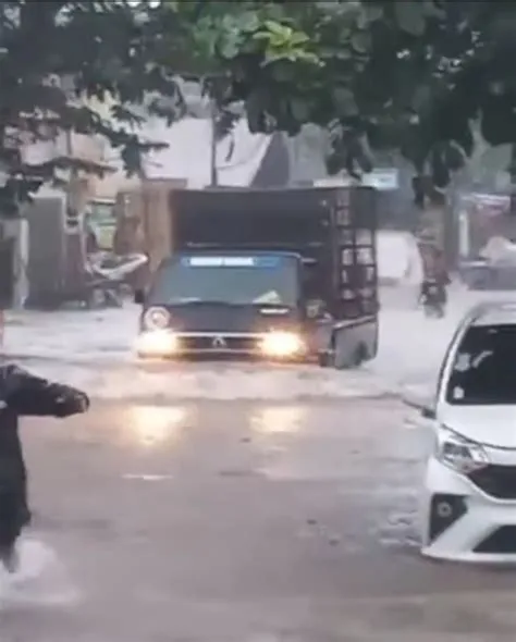 Usai Gempa, sejumlah Wilayah di Jember Diterjang Hujan Angin | MalangTIMES