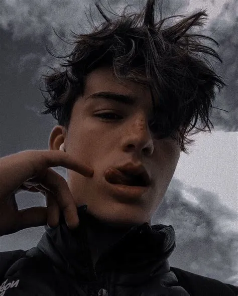 by виленчик> on актёры | Aesthetic guys, Guy pictures, Selfie poses