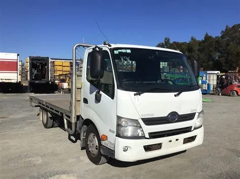 2013 Hino 300 4 x 2 Cab Chassis Truck Auction (0002-5053778) | Grays ...
