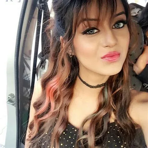 van Farzana Bostan op Indain model