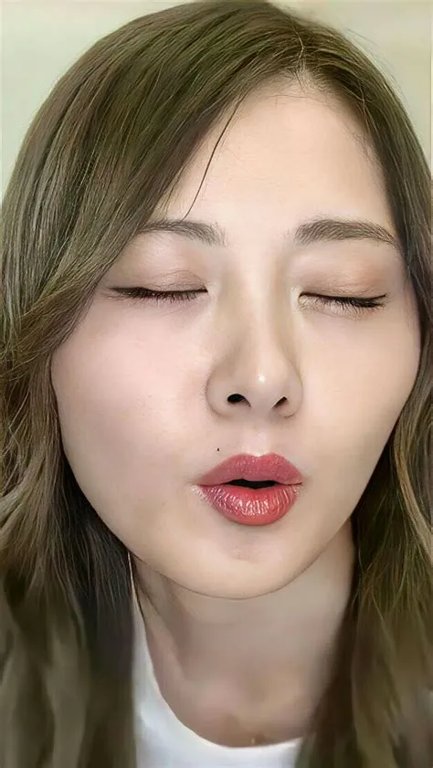 oleh S l di 내 저장 | Wajah, Wajah gadis, Orang cantik