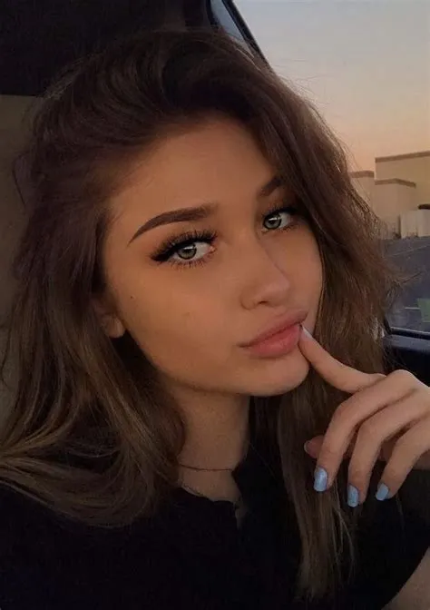 cute face | Schönheit mädchen, Braunhaariges mädchen, Mädchen ...