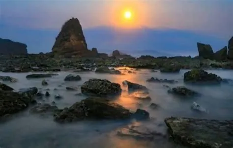 Eloknya Melihat Sunrise dan Sunset di Papuma, Pantai Pasir Putih nan ...