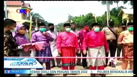 BUPATI ROHUL RESMIKAN 2,5 KM JALAN DI SIALANG RINDANG