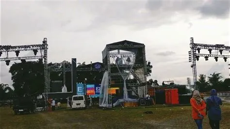 KILAU RAYA MNCTV JEMBER EDU GARDEN !!! INTIP PROSES PEMASANGAN PENTAS ...