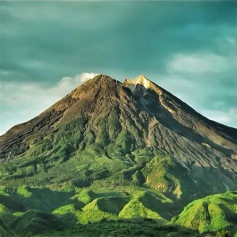 by Describe Indonesia on Travel | Gunung merapi, Pemandangan, Borobudur
