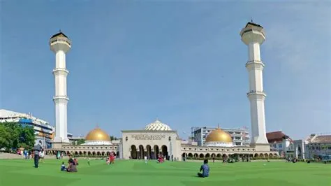 Alun-Alun Bandung, Park, Museum & Street Food - IdeTrips