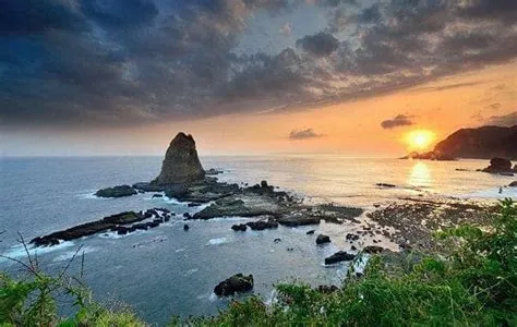 10 Pantai di Jember, Cakepnya Nggak Kalah Sama Bali Lho