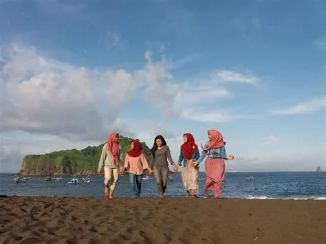 Pantai Payangan, Wisata Pantai Eksotis di Pesisir Selatan Kabupaten ...