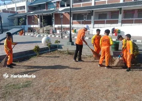 Peduli Lingkungan, Siswa SD Di Rembang Gotong Royong Bersihkan Alun ...