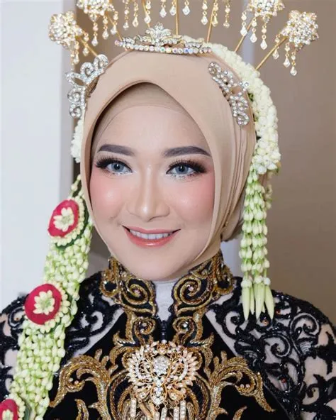 Baju Pengantin Adat Jawa Hijab Modern, tetap Islami dan Syar'i ...