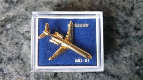 FLUGZEUG PIN / SWISSAIR MD81 (Neu und originalverpackt) in Wengi b ...