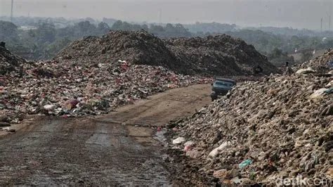 Potret Gunung Sampah Bantar Gebang yang Kian Mengkhawatirkan