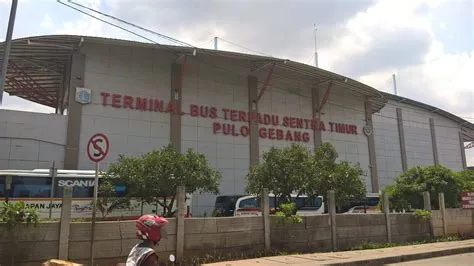 Terdampar di Terminal Bus Terpadu Sentra Timur Pulo Gebang - Djangkaru Bumi