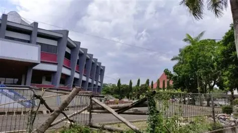 Kurang Terawat, GOR PKPSO Kumuh - Radar Jember