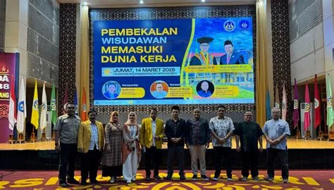 Persiapan Memasuki Dunia Kerja, Dirkeu PT Semen Padang Beri Pembekalan ...