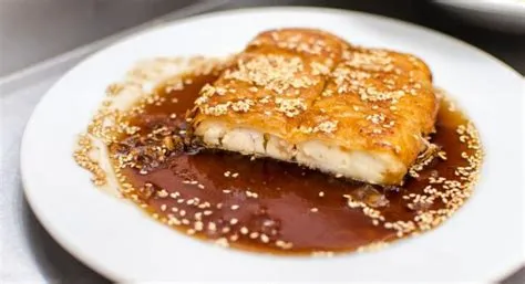 Feta infasurata cu foietaj, marinata in miere de pin, otet balsamic si ...