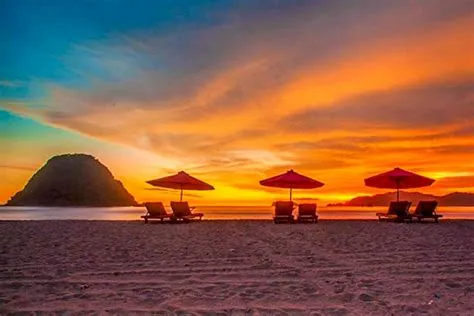 Banyuwangi - Merdeka.com | Pantai Pulau Merah, ombaknya paling diminati ...