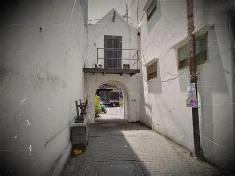 Alun-alun Contong dan Kisah Gempuran Mataram ke Surabaya