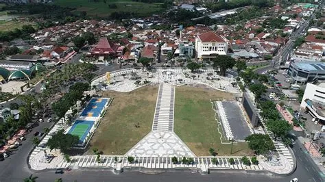 Sorak Gembira Warga, Rayakan Peresmian Alun-alun Megah Jember Nusantara ...