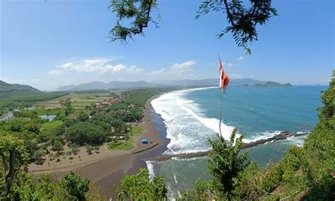 Pantai Watu Ulo Jember - Daya Tarik, Aktivitas Liburan, Lokasi & Harga ...