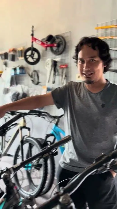 Toko bang luki sepeda jember buka dari jam 9 pagi sampai jam 4 sore ya ...