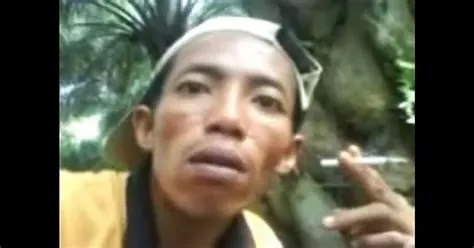 Muka Orang Gila Lucu - Zaimura Gambar