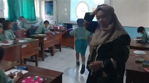 Pembelajaran Waktu Kelas 1 PPL 1 SDN Jember Lor 03 - YouTube