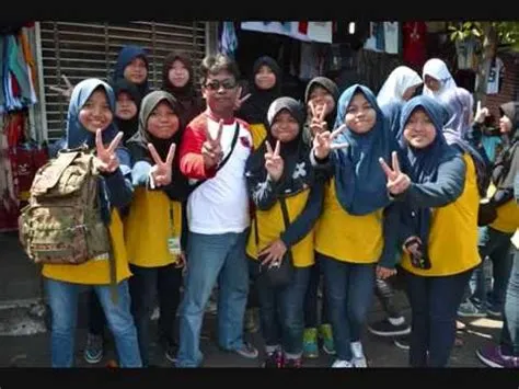 Kelas IX-1 Angkatan ke-30 SMP Islam Raden Patah - YouTube